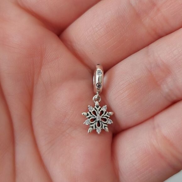 925 Sterling Silver Snowflake Charm - Picture 6 of 9